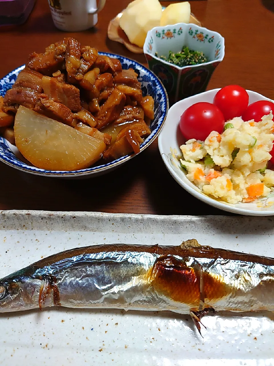 秋刀魚
豚角煮大根
ポテトサラダ
ほうれん草胡麻和え|ぱやさん