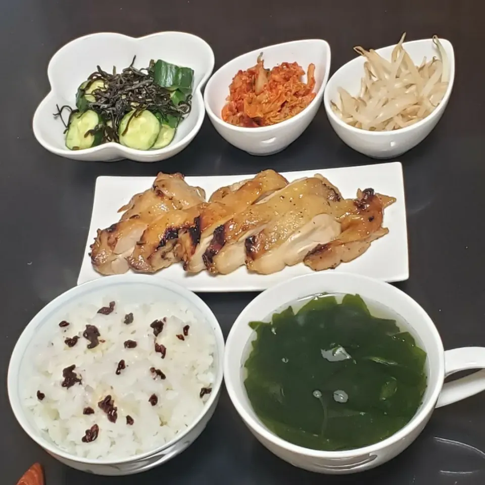 Snapdishの料理写真:鶏もも肉の醤油麹焼き|Yukiさん