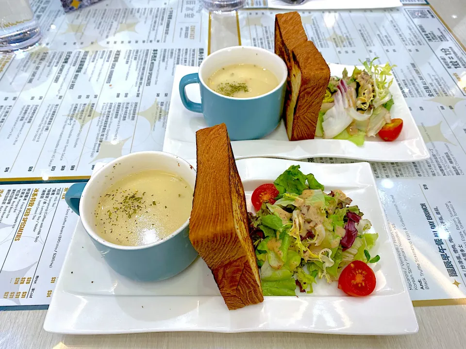 Salad, soup and danish toast|skyblueさん