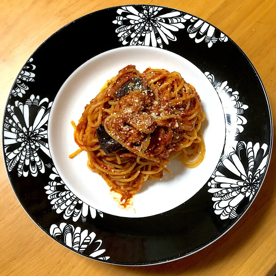 Snapdishの料理写真:ツナとニンニクなすのトマトソーススパゲッティ|ラブリー心愛さん