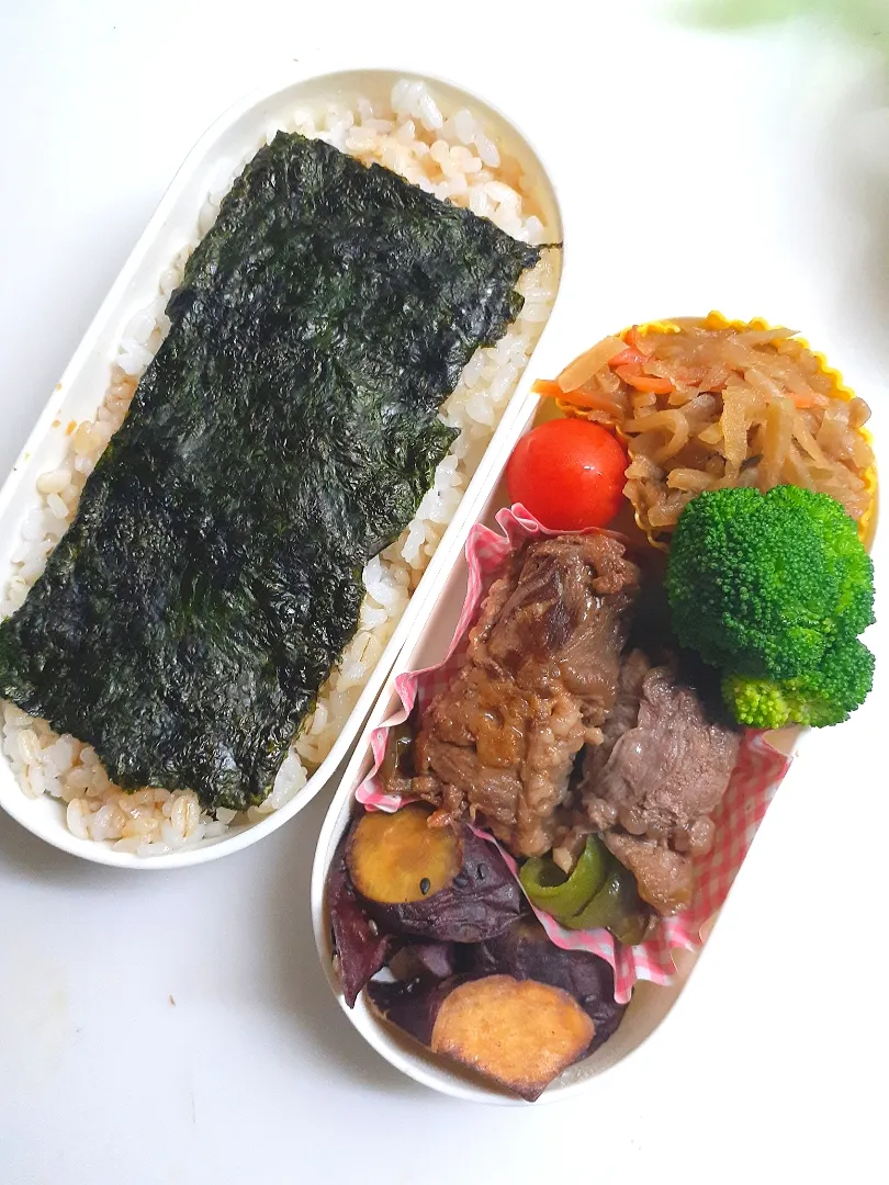 Snapdishの料理写真:☆中学生弁当☆のり弁、切干大根、ミニトマト、ブロッコリー、野菜肉巻き(万能ソース)、大学芋|ｼｮｺﾗさん