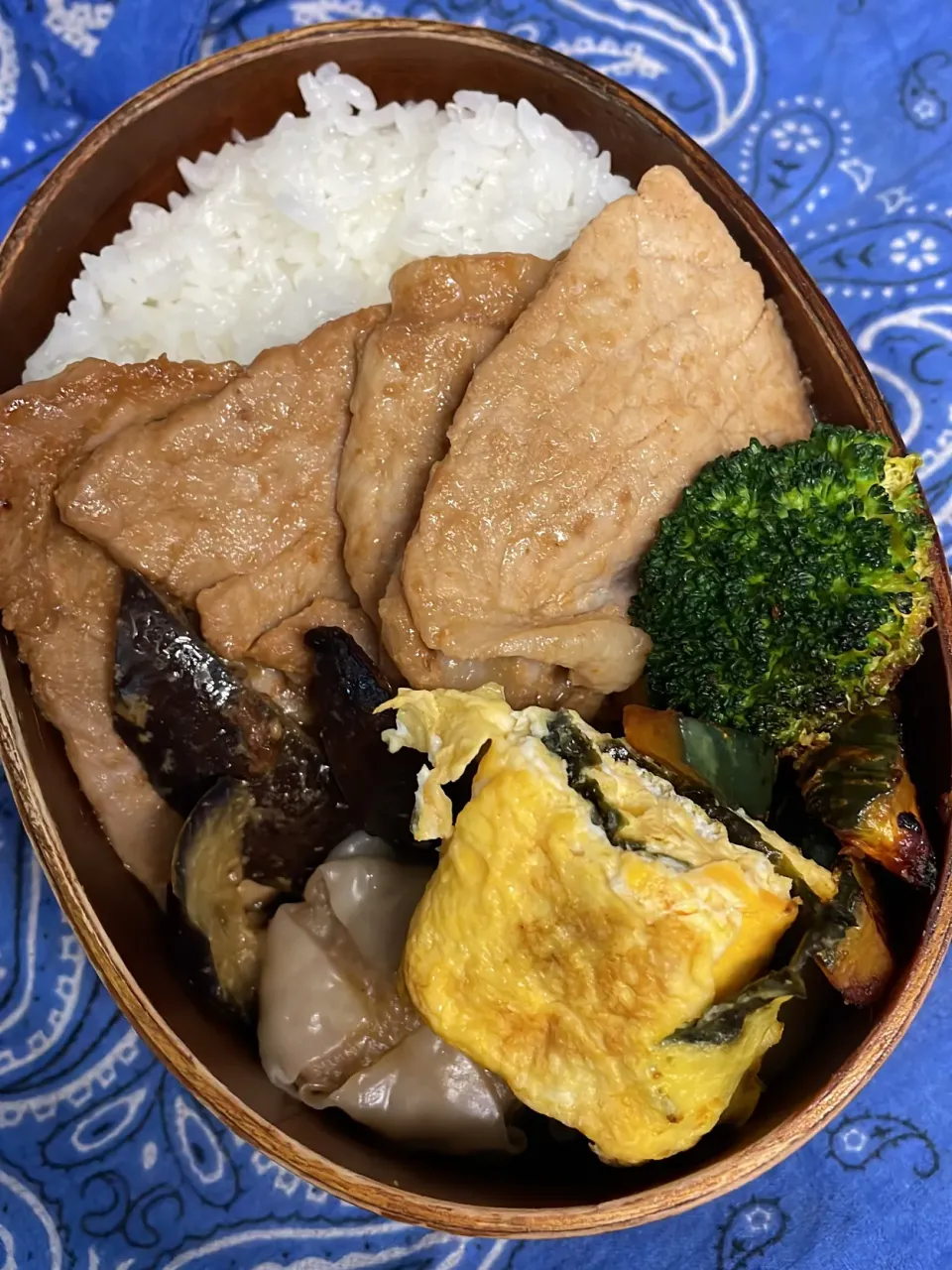 Snapdishの料理写真:豚肉味噌漬け、焼売、卵焼き、かぼちゃとブロッコリーコンソメ煮|ちあぽんさん