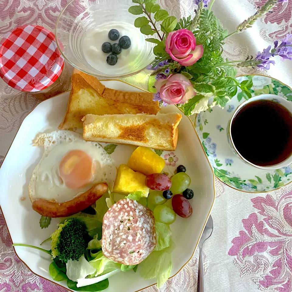 Snapdishの料理写真:🌼🌼花とモーニングプレート🌼🌼|あっちゃんさん