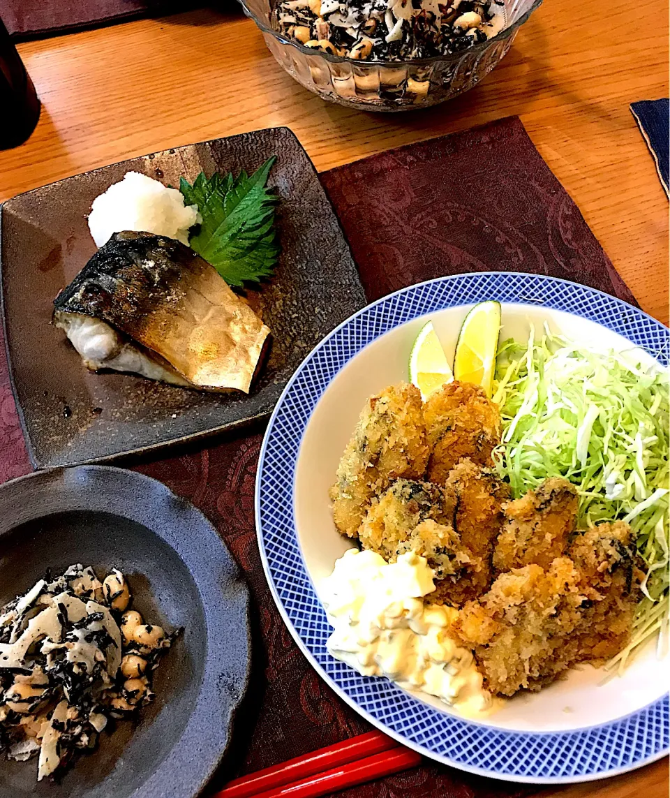 カキフライ、金華鯖塩焼き、蓮根と大豆ひじきのサラダ|sobacoさん