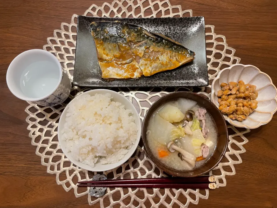 Snapdishの料理写真:鯖の味噌煮のお夕飯🌛|みーぬさん