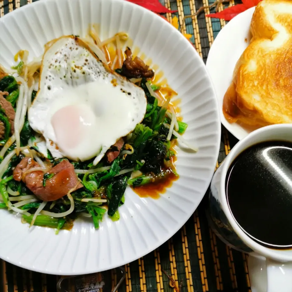 ほうれん草とモヤシ朝ごパン☕👌|ペンギンさん