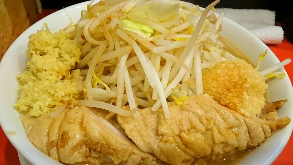 【平日は21時ラストオーダー】
用心棒 神保町店
ラーメン(麺300g、780円)
＋追加豚1枚(100円）
＋ニンニクマシ
＋ショウガマシマシ
 ＠神保町3分
（JR秋葉原駅から徒歩19分）
21257|大脇さん