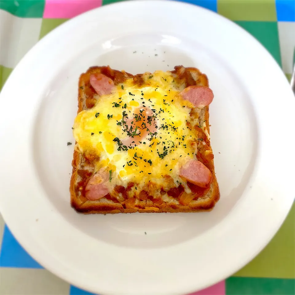 キーマカレーの巣ごもりたまごトースト🍞|うさぎぱんさん