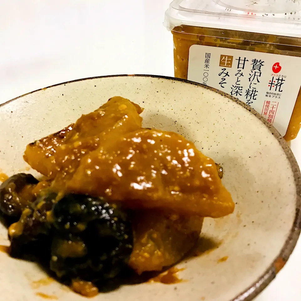 Snapdishの料理写真:麹味噌で大根のこっくりうま煮|ベルさん