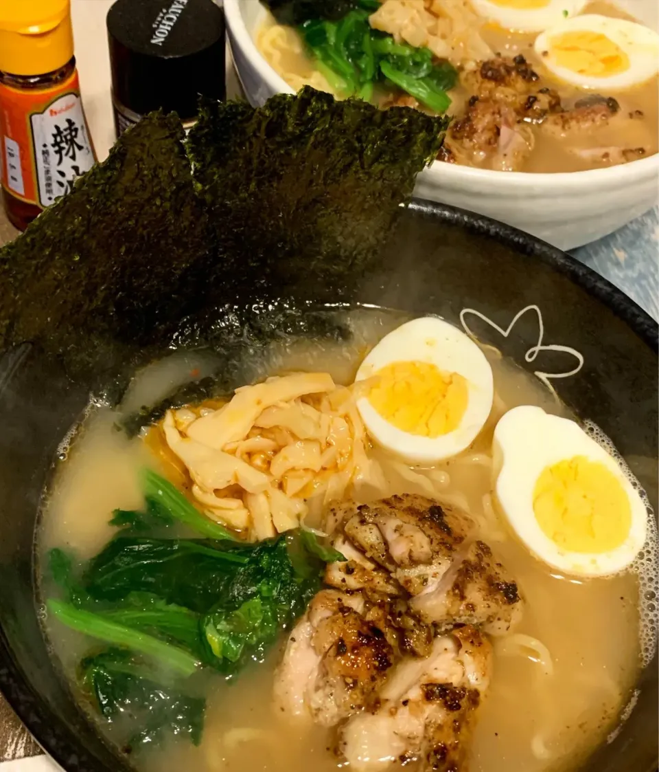 Snapdishの料理写真:白いスープのラーメン🍜|みっこちゃんさん