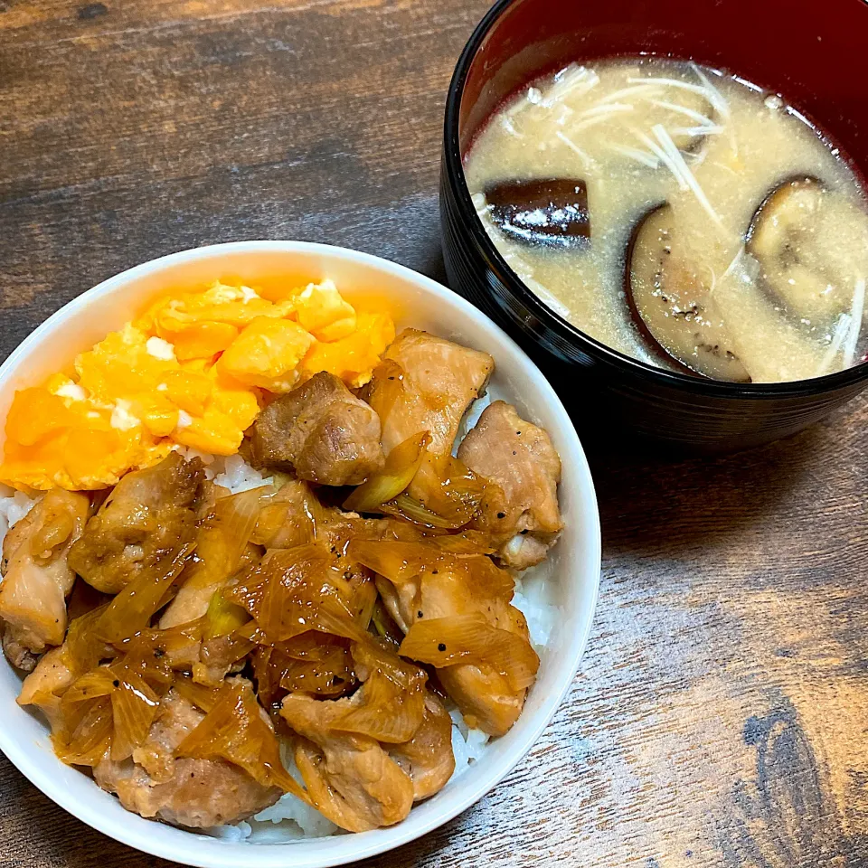 てりたま丼・ごま油香るなすとえのきの味噌汁|eriiichiさん