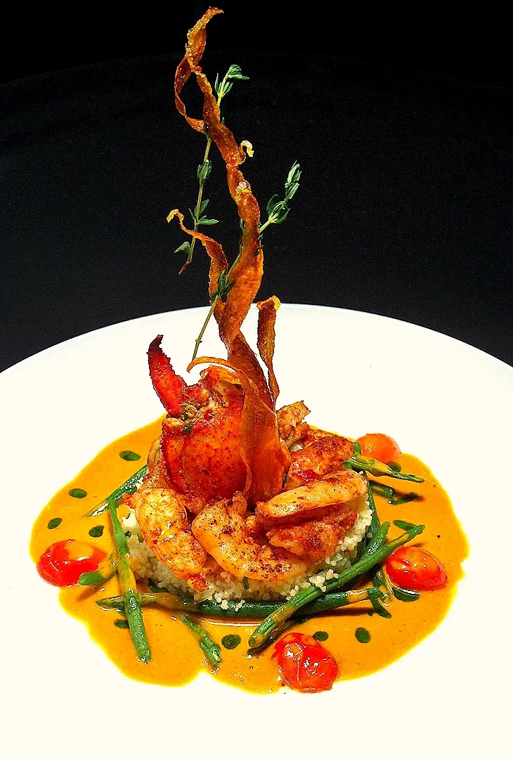 harisa grilled prawns, mdr curry sauce, crisp bacon, garlic beans|Chefashish_officialさん