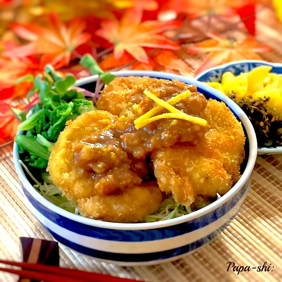 万能味ソースかつ丼　刻んだらっきょうと柚子がアクセント😊|パパ氏さん