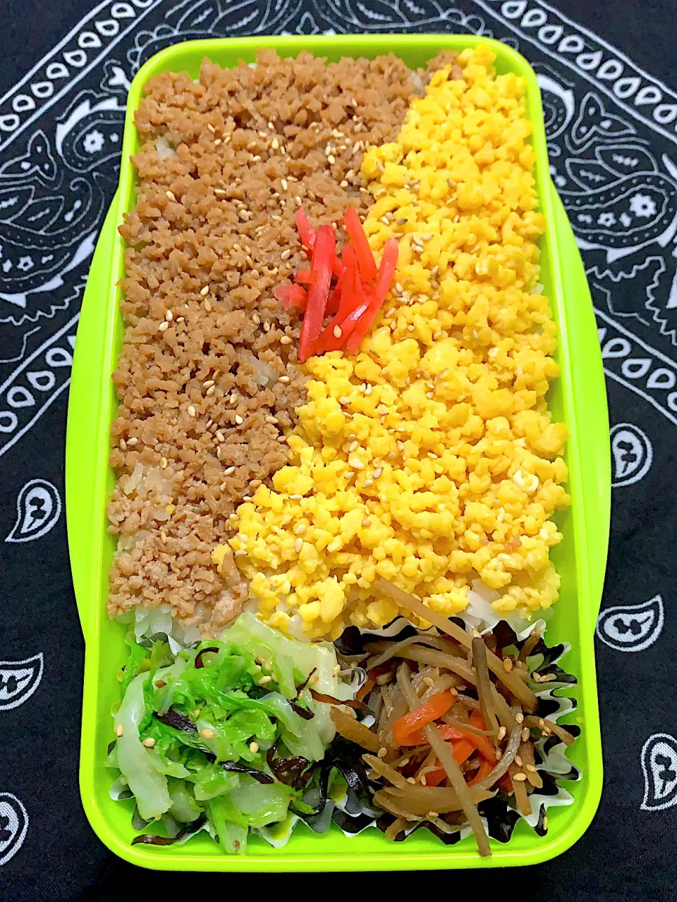 Snapdishの料理写真:鶏そぼろ丼弁当|ちょんさん