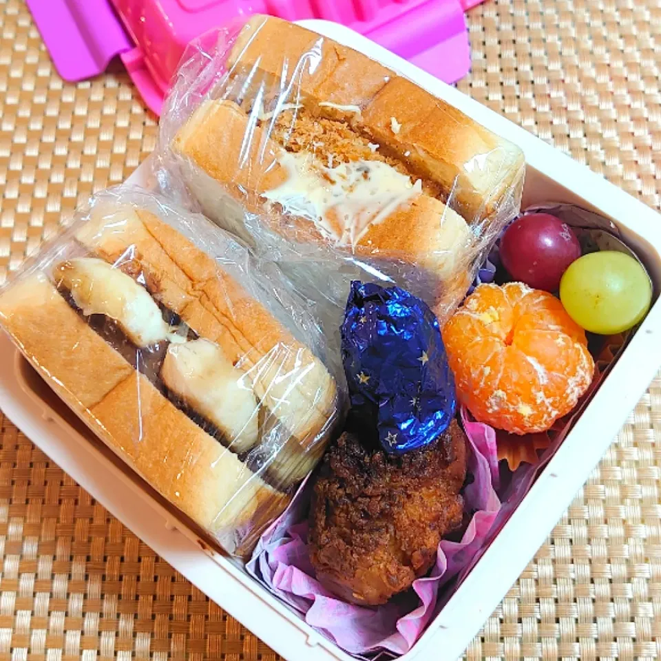 ヌテラとバナナ、エビカツとキャベツでサンドイッチでお弁当🍱|ポチさん