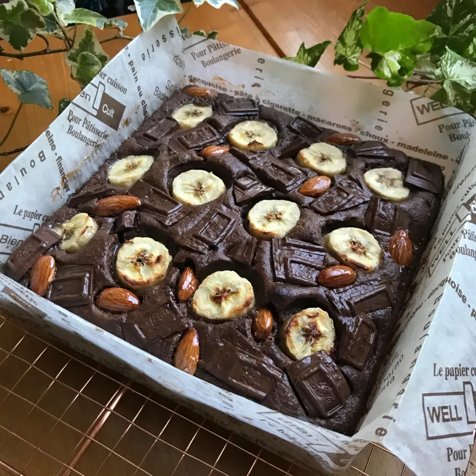 🍫今日のおやつ予報🍌在庫整理の集合体　ロッキーロードバナナケーキ（チョコバナナケーキ）🍽|Hollyさん