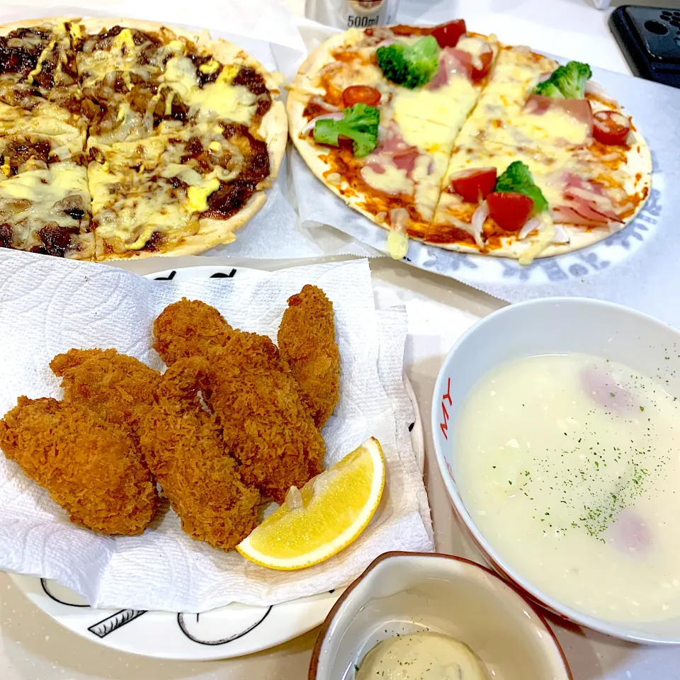 夜ご飯☺️プルコギピザ、ミックスピザ、牡蠣フライ、クリームシチュー|とまこ(*^o^*)さん