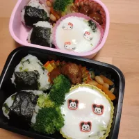 Snapdishの料理写真:兄妹弁当🍱2021.11.25

大根菜飯おにぎり🍙＆巣ごもり玉子🥚|macco7さん