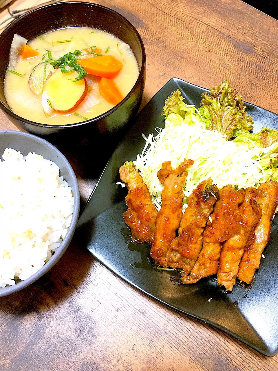 豆苗の肉巻き生姜焼き風味|一言多い君さん