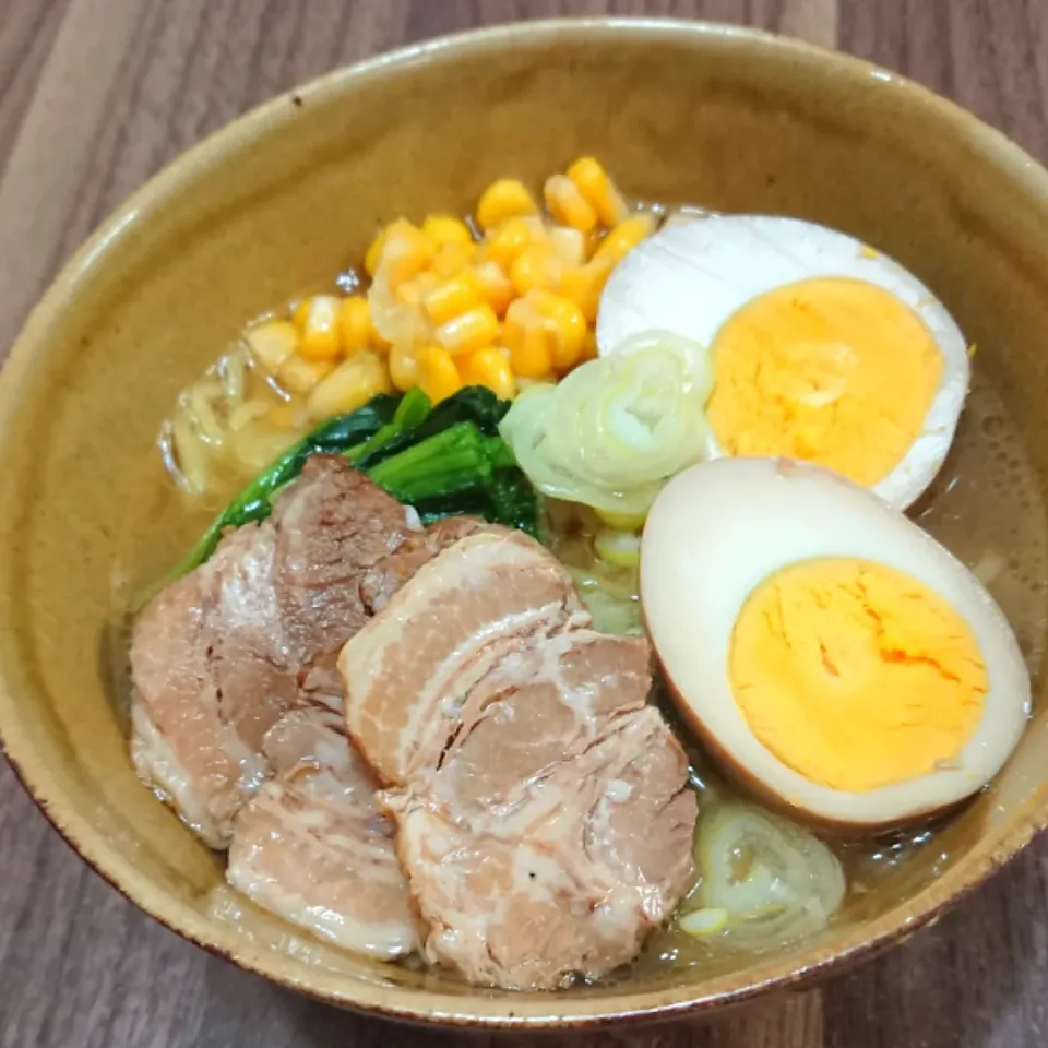 Snapdishの料理写真:自家製煮豚と煮卵の味噌ラーメン|ゆりちさん