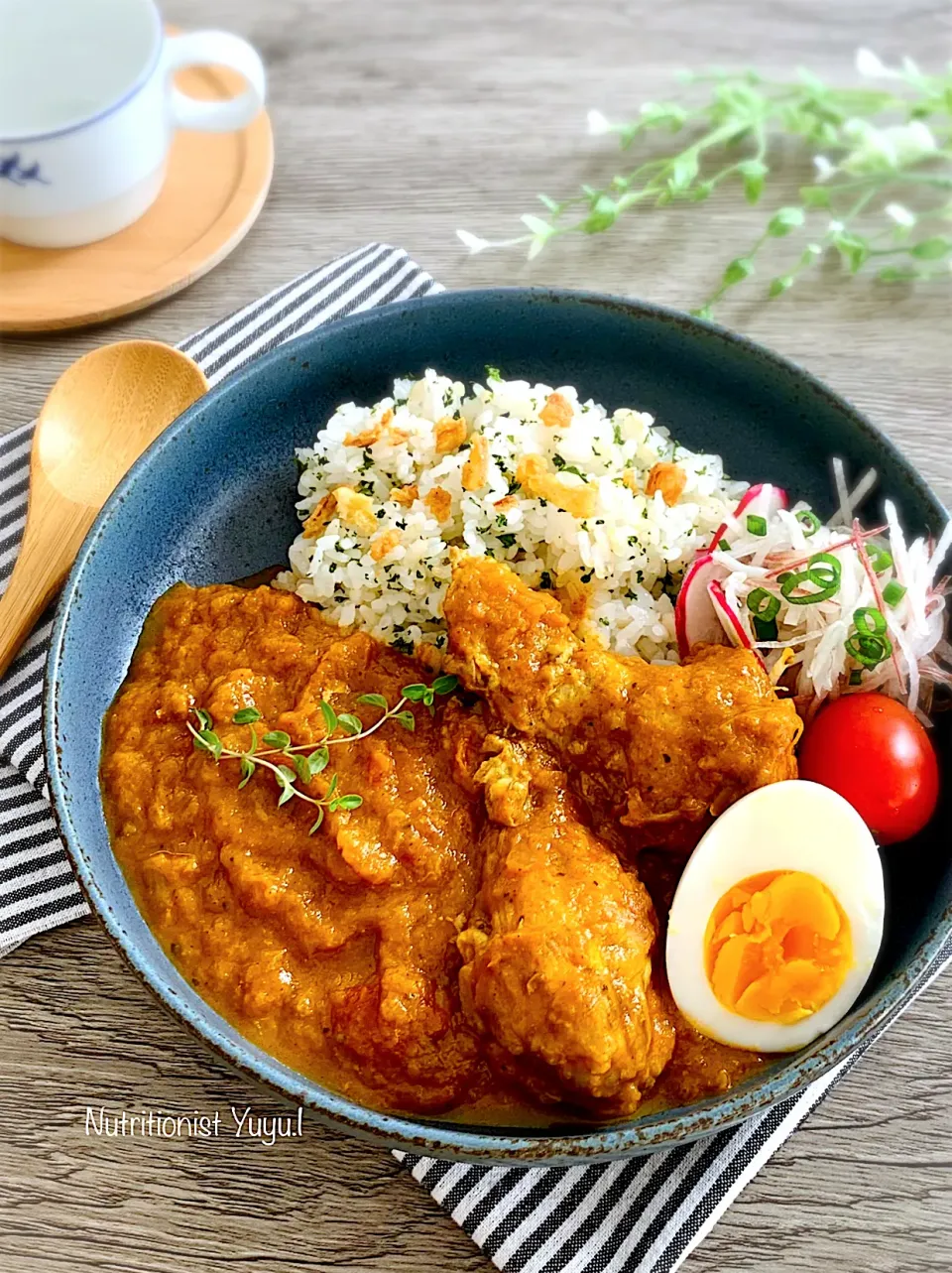 骨付きチキンカレーのプレート|ゆーこどんさん