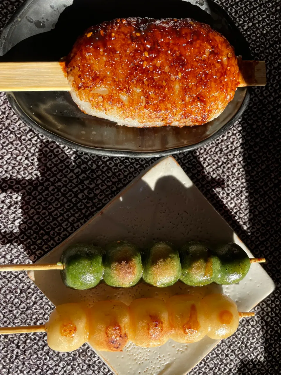 Snapdishの料理写真:五平餅と焼き餅　美濃市うだつの上がる街並み|なお🅿️さん