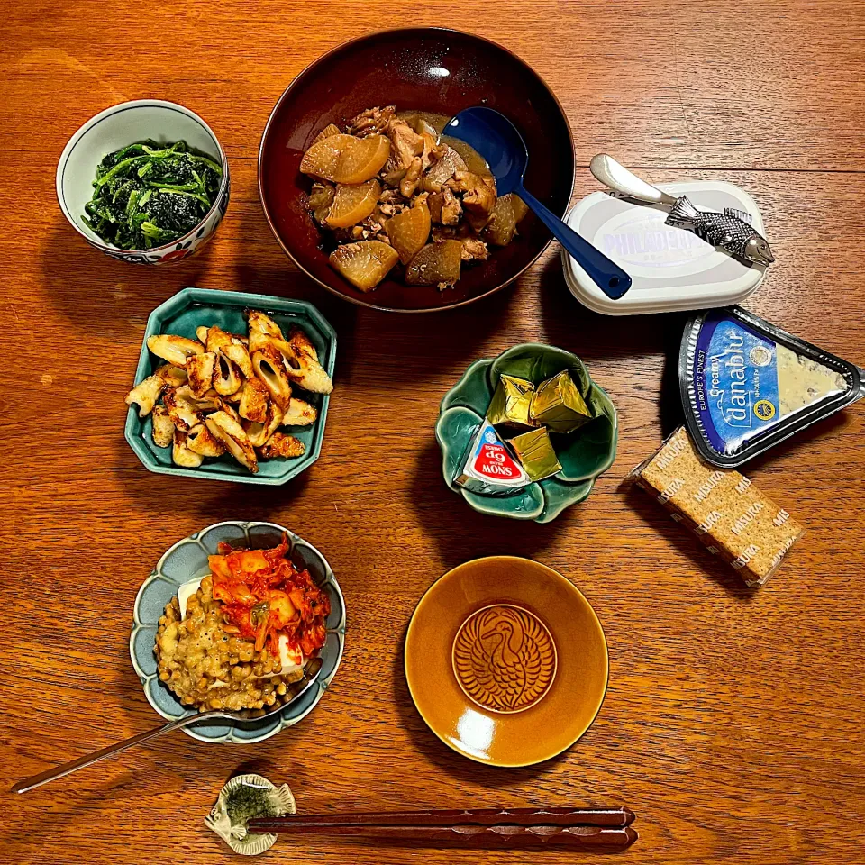 Snapdishの料理写真:ちくわの揚げ焼き醤油、納豆キムチやっこ|せんべいさんさん