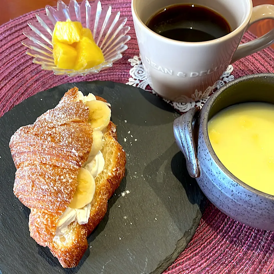 Snapdishの料理写真:クロワッサンフルーツサンド|mokoさん