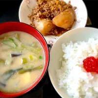 納豆汁、大根生姜そぼろ煮、筋子でご飯🍚|ree0121さん