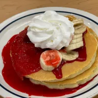 Snapdishの料理写真:Strawberry banana Pancakes|Christian J. Torres Cañarteさん