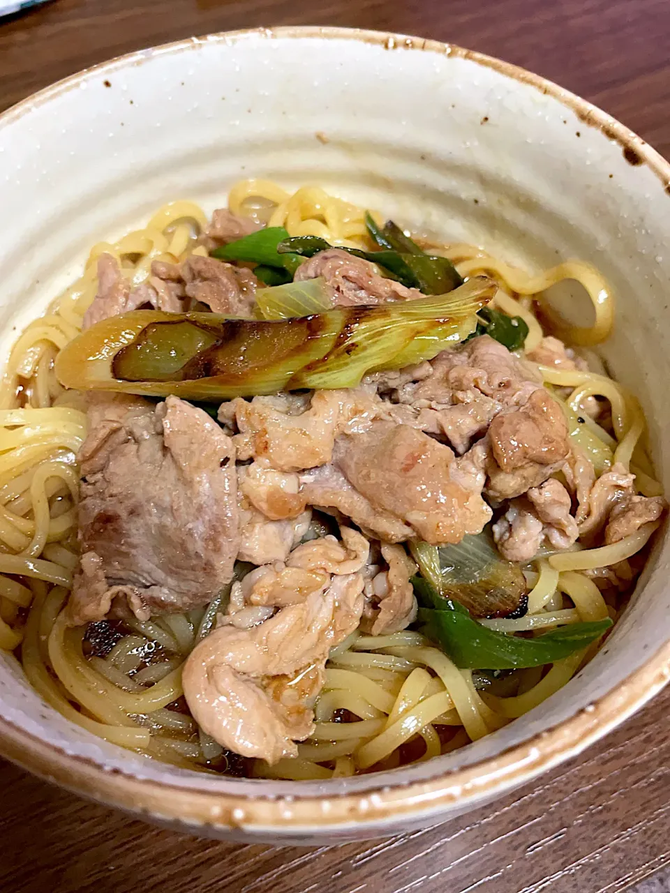 Snapdishの料理写真:豚肉ネギ醤油ラーメン♫|あやとん♪さん