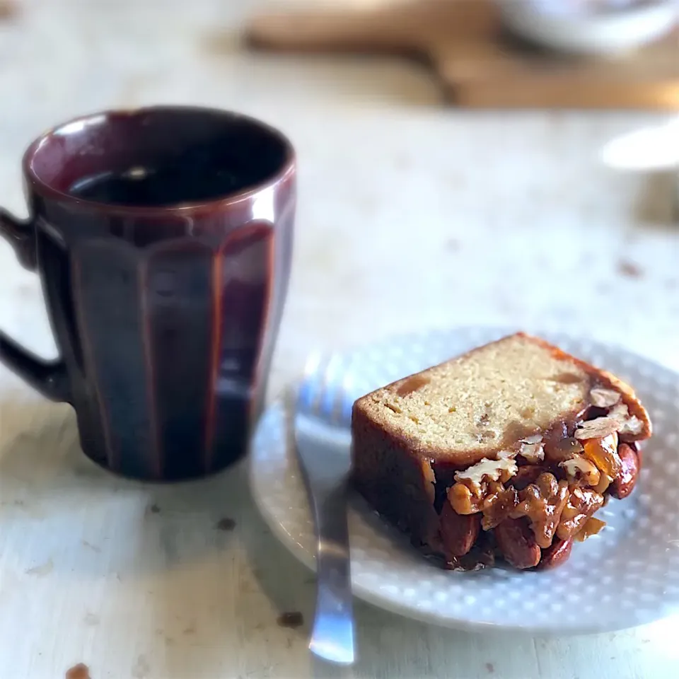 キンカンとみかん達のピール入りパウンドケーキ🍊ナッツのキャラメリゼトッピングの美味しいヤツ☕️|美味飯さん