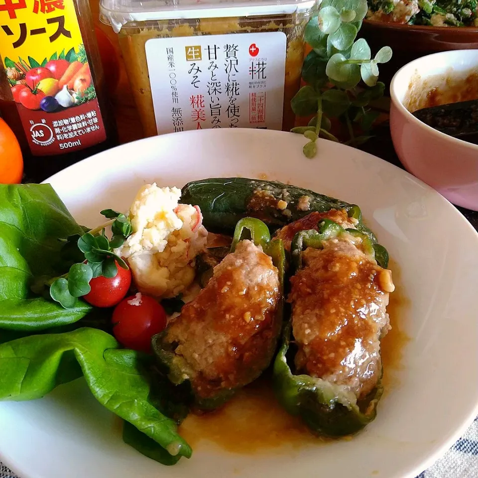 Snapdishの料理写真:ピーマンの肉詰めの味噌煮〜追い万能味ソースがけ😁|とまと🍅さん