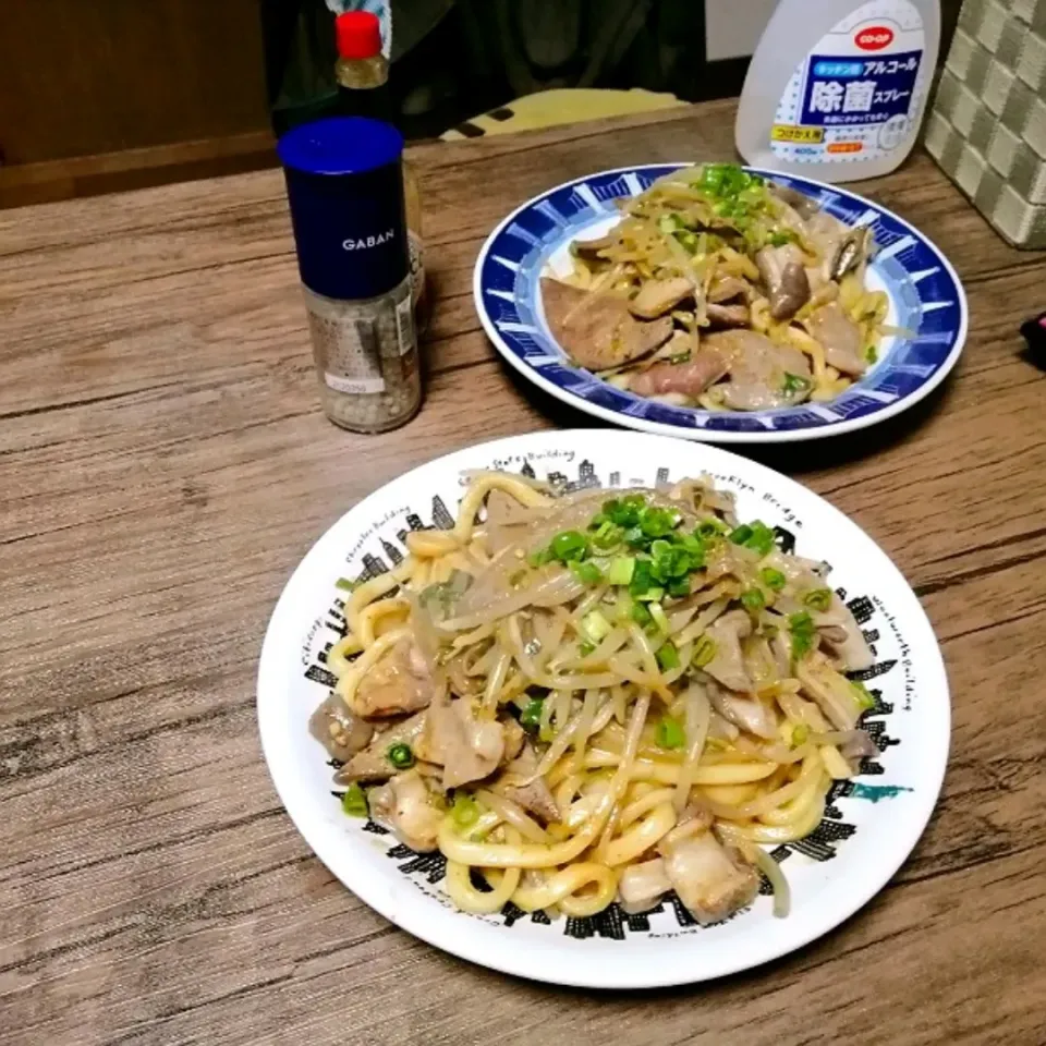 ホルモン焼きうどんと、その大盛り。|ariyo4200さん