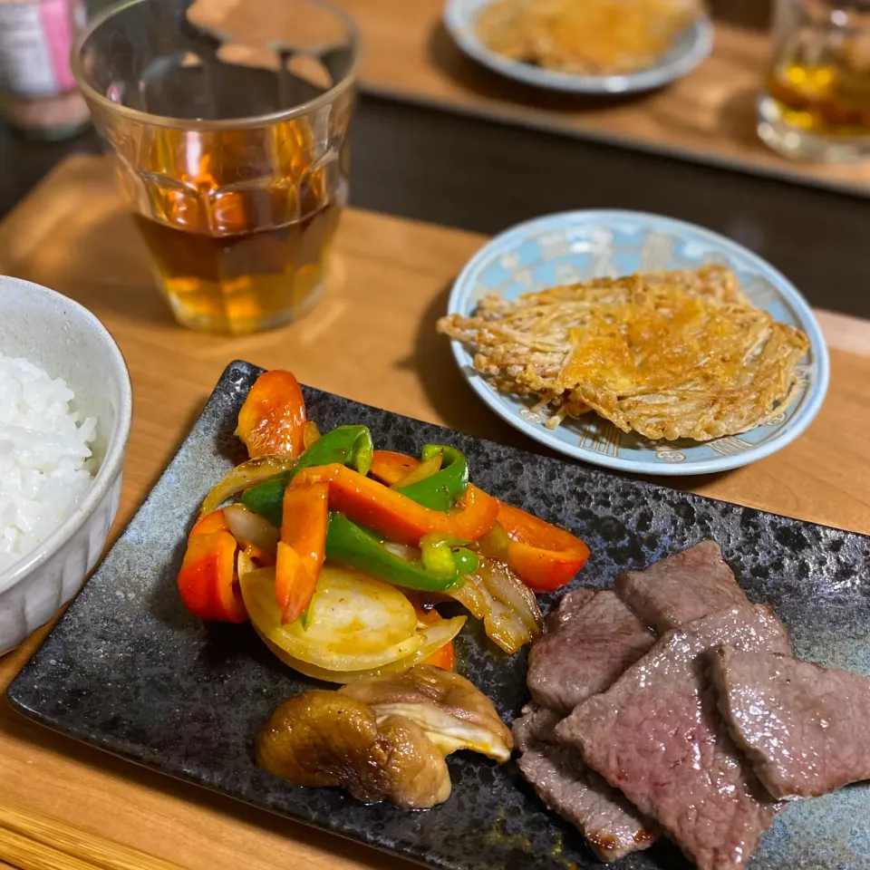 常陸牛の焼肉炒め、カリカリえのき|ちぐあささん