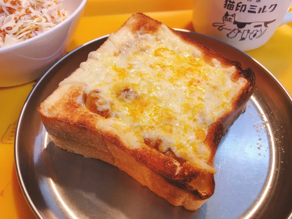 Snapdishの料理写真:作り置きミートソースで朝ごパン🍞|海斗さん