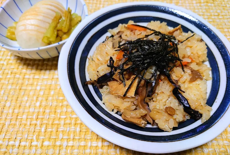 Snapdishの料理写真:★今夜のお夕飯★
❇️鶏五目ごはん
❇️蕪のぬか漬け|☆Chieco☆さん