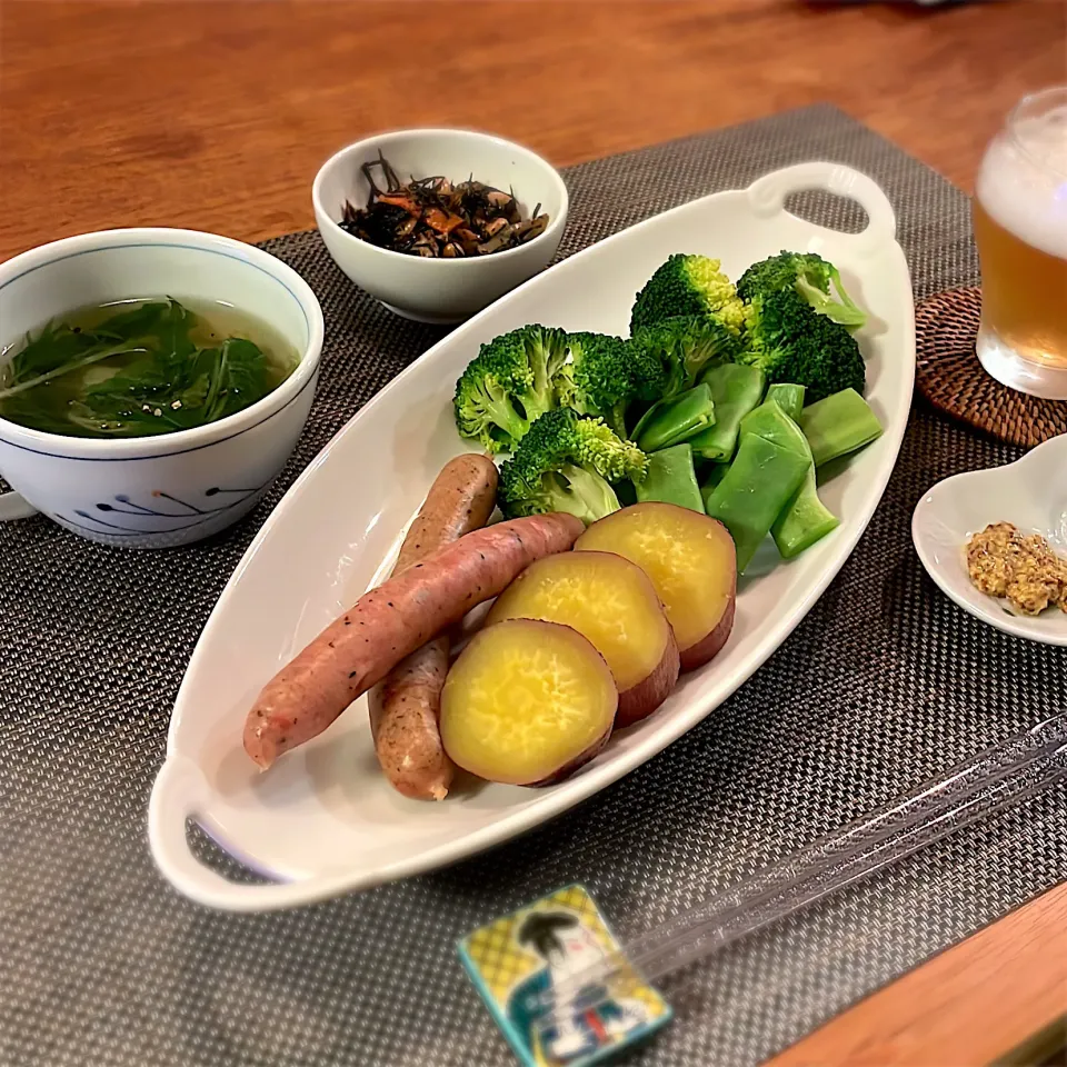 Snapdishの料理写真:蒸し野菜
ウインナー
ひじきの煮物
白菜と水菜のコンソメスープ|𓇼 Ⓢ Ⓗ Ⓘ Ⓝ Ⓞ Ⓑ Ⓤ 𓇼さん