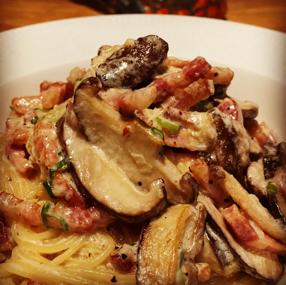 Spaghetti with Bacon 🥓 & Mushrooms 🍄 with Parmesan Cheese and cream with chopped leeks 
#pasta #spaghetti
#chefemanuel #ilovecooking 
#homemade|Emanuel Hayashiさん