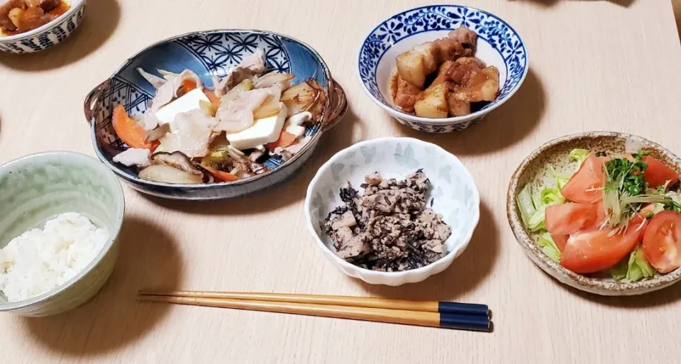 豚の角煮
蒸し野菜のポン酢がけ
れんこんとひき肉の炒め煮
サラダ
ごはん|snowcrystalさん