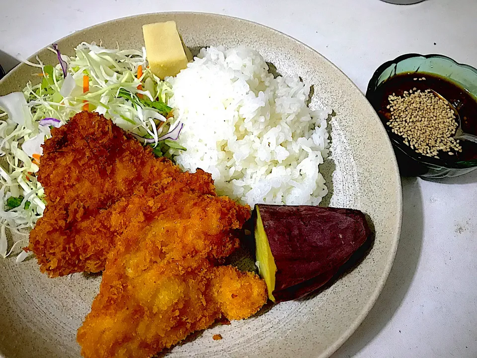 万能味ソース＋ゴマをチキンカツにかけて|kibutoriさん