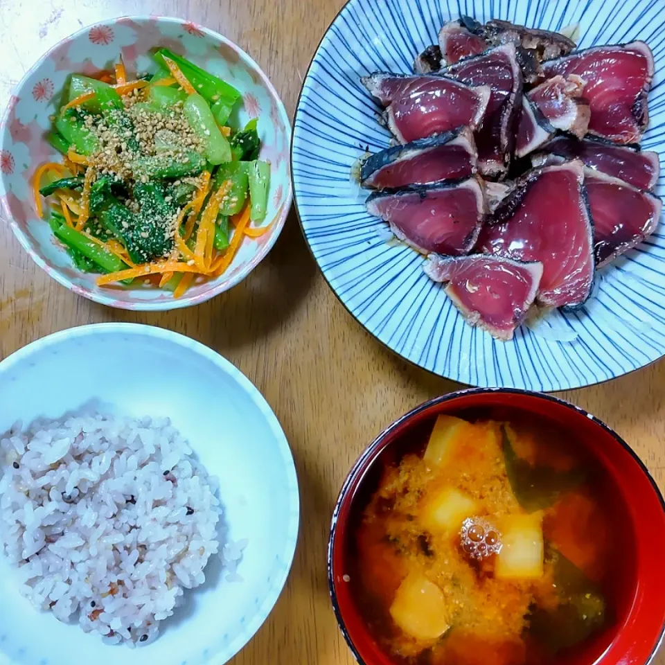 １１月１４日　かつおのたたき　小松菜のナムル　お麩とわかめのお味噌汁|いもこ。さん