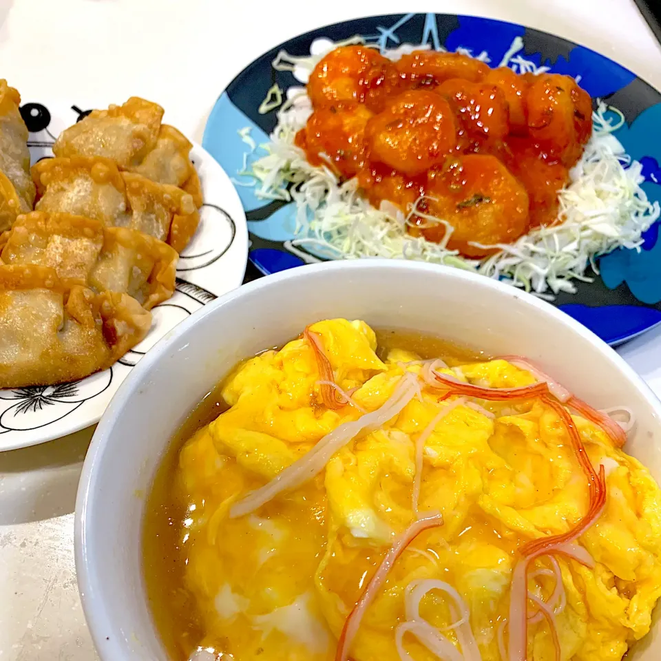 夜ご飯☺️天津飯、揚げ餃子、海老チリ|とまこ(*^o^*)さん