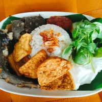 lele tempe tahu goreng|Kanjeng Mbellさん