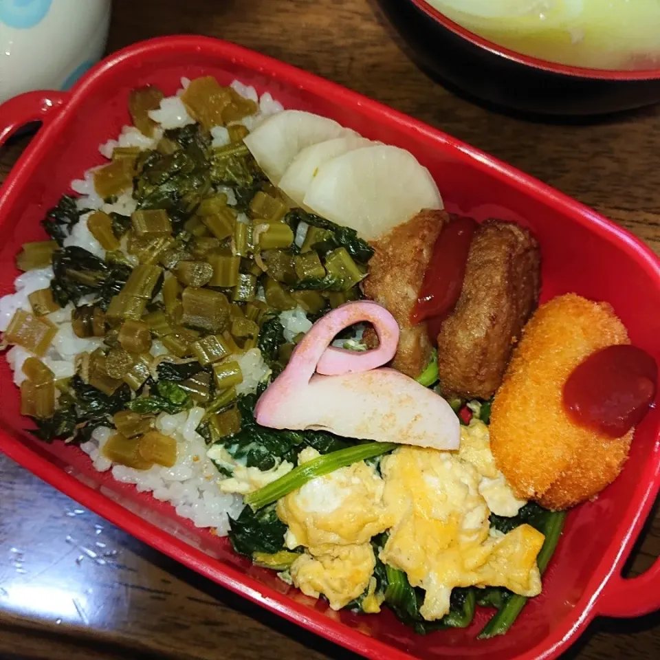 私弁当🍱
  大根葉
   ウサギかまぼこ😄|miimiさん