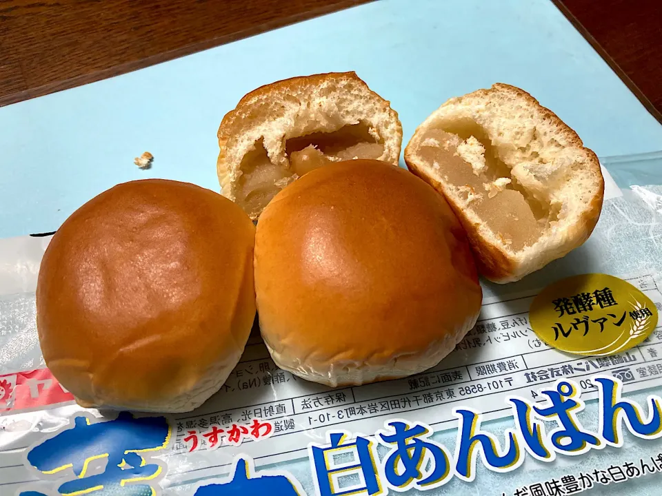 Snapdishの料理写真:薄皮白あんぱん|はっちぃさん