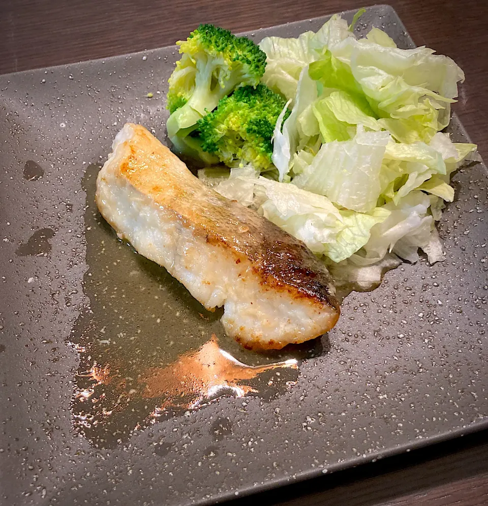 Snapdishの料理写真:鱈のムニエルワインバターソース|Kouki Tanabeさん