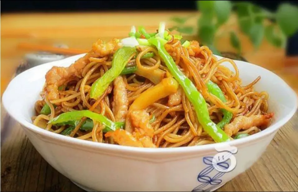 青椒肉絲炒麵
Stir-fried Noodles with Green Pepper and Pork|奇魂😈さん