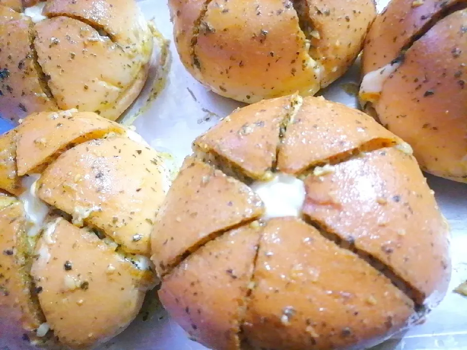 Korean Creamcheese Garlic Bun|Shinobuさん