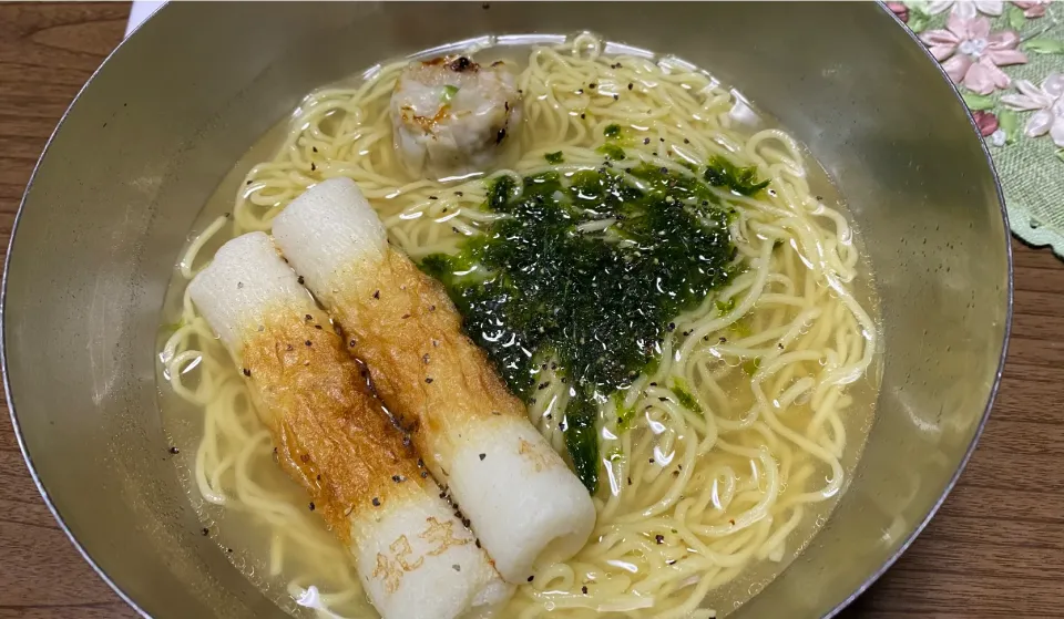 あおさラーメンに丸ごとちくわをのせて|Morito Kamiyaさん